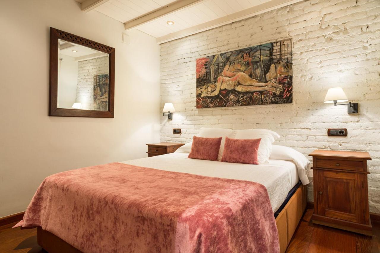Stay U-Nique Apartments Urquinaona Barcellona Esterno foto