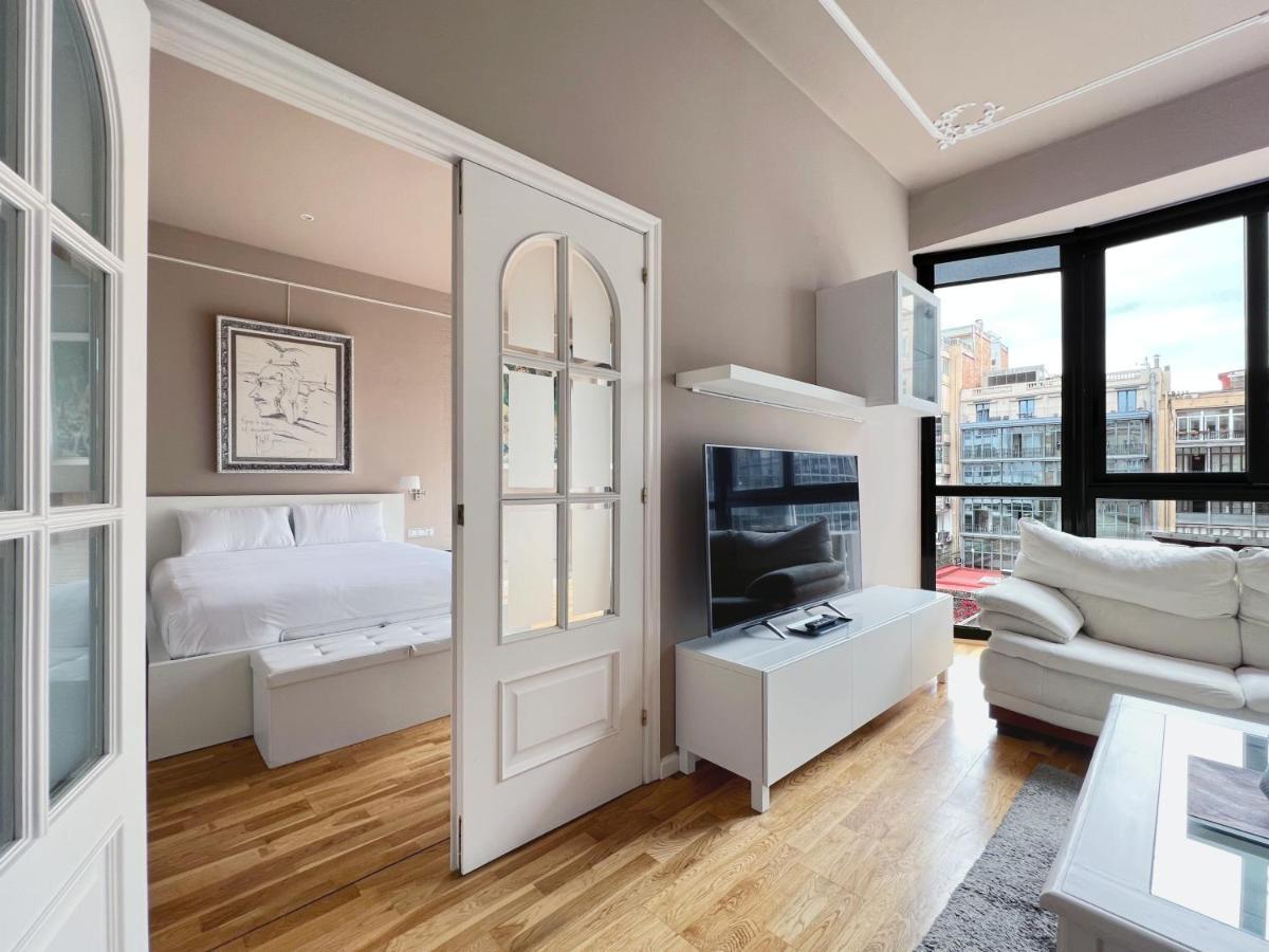 Stay U-Nique Apartments Urquinaona Barcellona Esterno foto