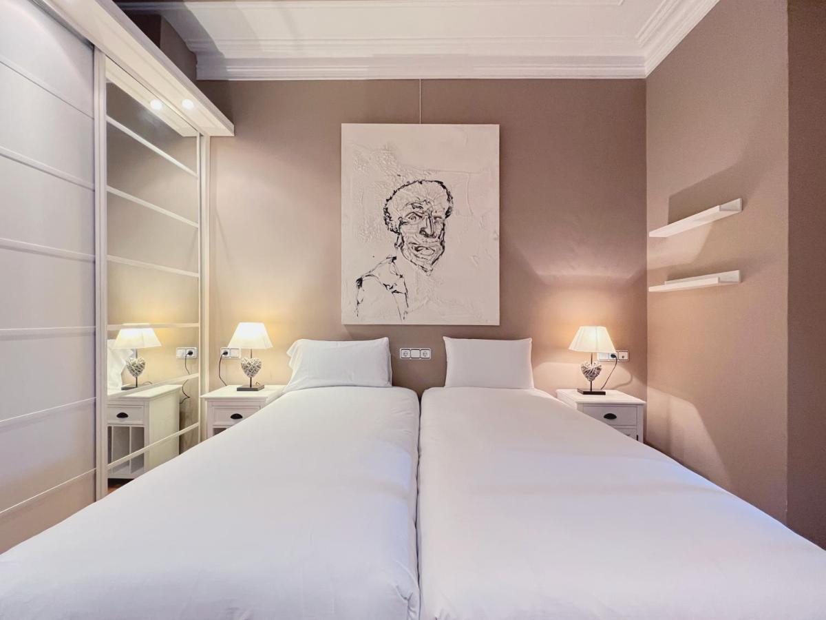 Stay U-Nique Apartments Urquinaona Barcellona Esterno foto