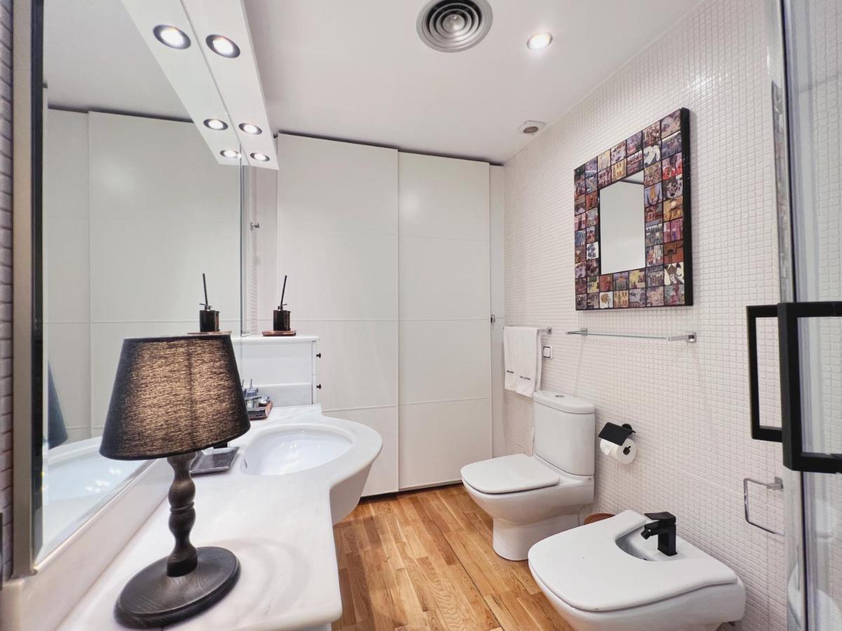Stay U-Nique Apartments Urquinaona Barcellona Esterno foto